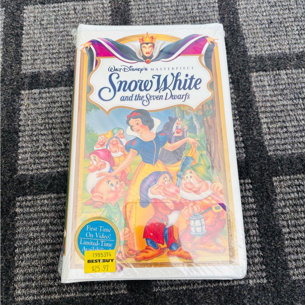 DISNEY Snow White and the Seven Dwarfs VHS